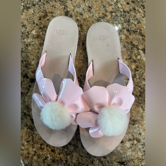 UGG floral Pink Pom Pom flip flops! Size 11 - Picture 4 of 4